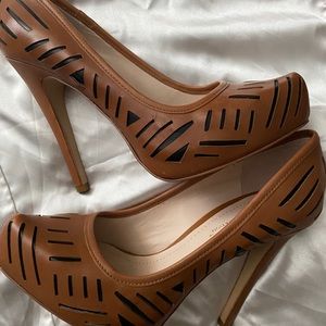 BCBG heels - Brown (Caramel) and Black Size 7